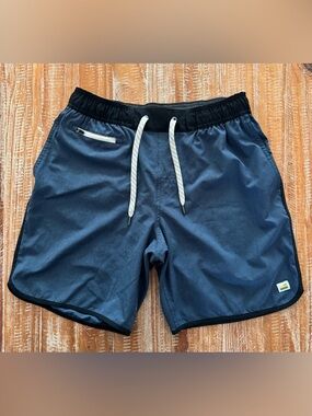 Vuori Men’s Banks Azure Blue Swim Workout shorts 5 inch, small, EUC